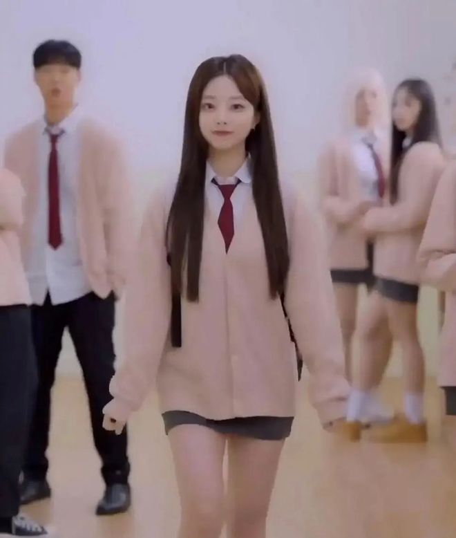 我的女朋友和我三个妹妹们(2023)海报