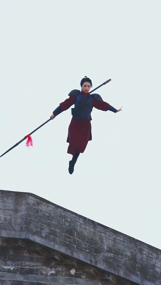 女帝要选妃我誓不做男宠(2024)海报