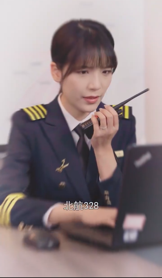 云霄之上爱别离(2024)海报