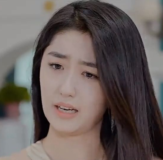 美女總裁欠我賒刀債(2024)海報