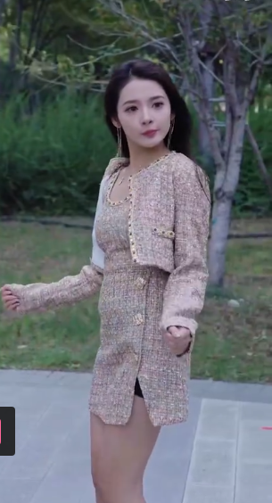 闪婚豪门总裁夫人马甲掉光了(2023)海报